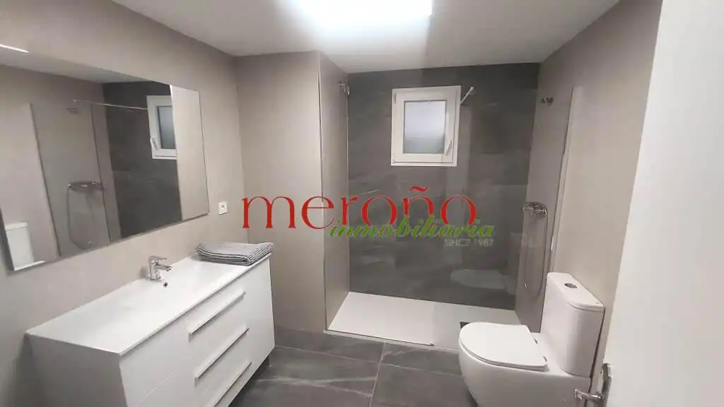 Baño de Piso para compartir en Elche / Elx con Amueblado