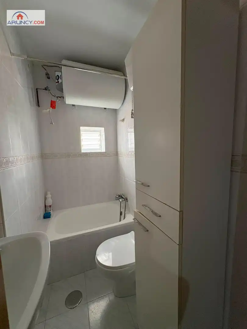 Badezimmer von Wohnung zur Miete in Sevilla mit Klimaanlage und Heizung