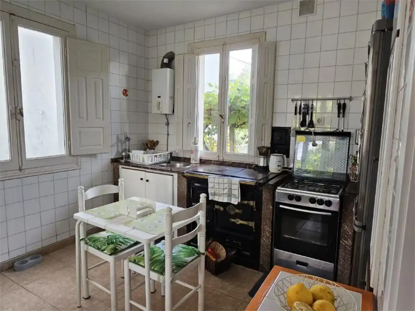 Cuina de Casa o xalet en venda en Viveiro amb Jardí privat, Parquet i Moblat