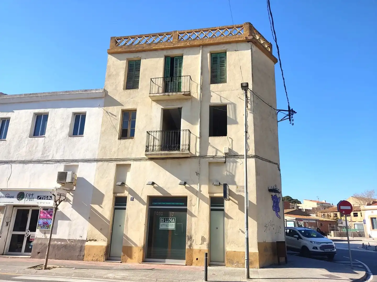 Vista exterior de Edificio en venta en Llorenç del Penedès