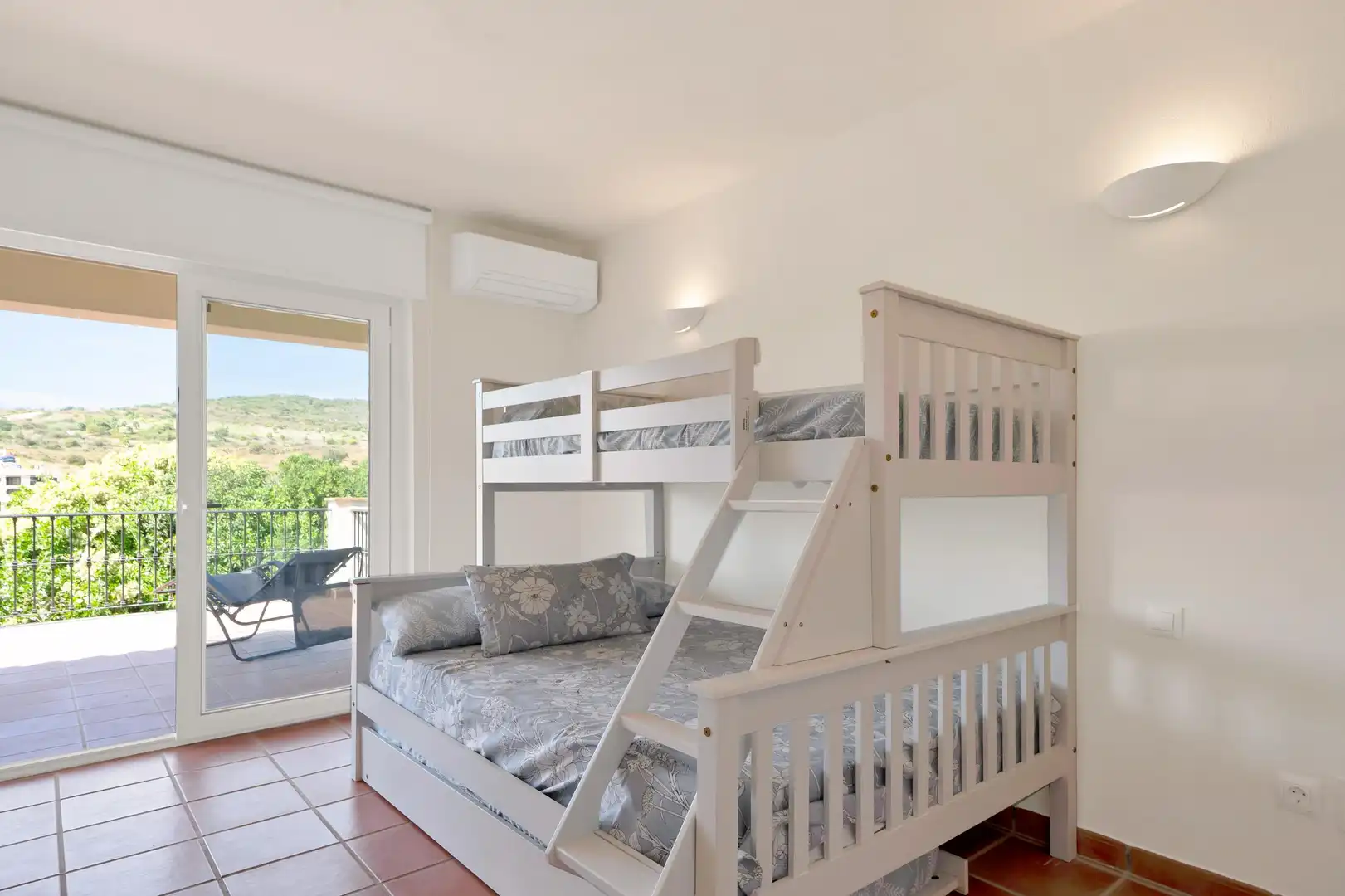 Habitación de Casa o chalet de alquiler en Estepona con Aire acondicionado, Calefacción y Jardín privado