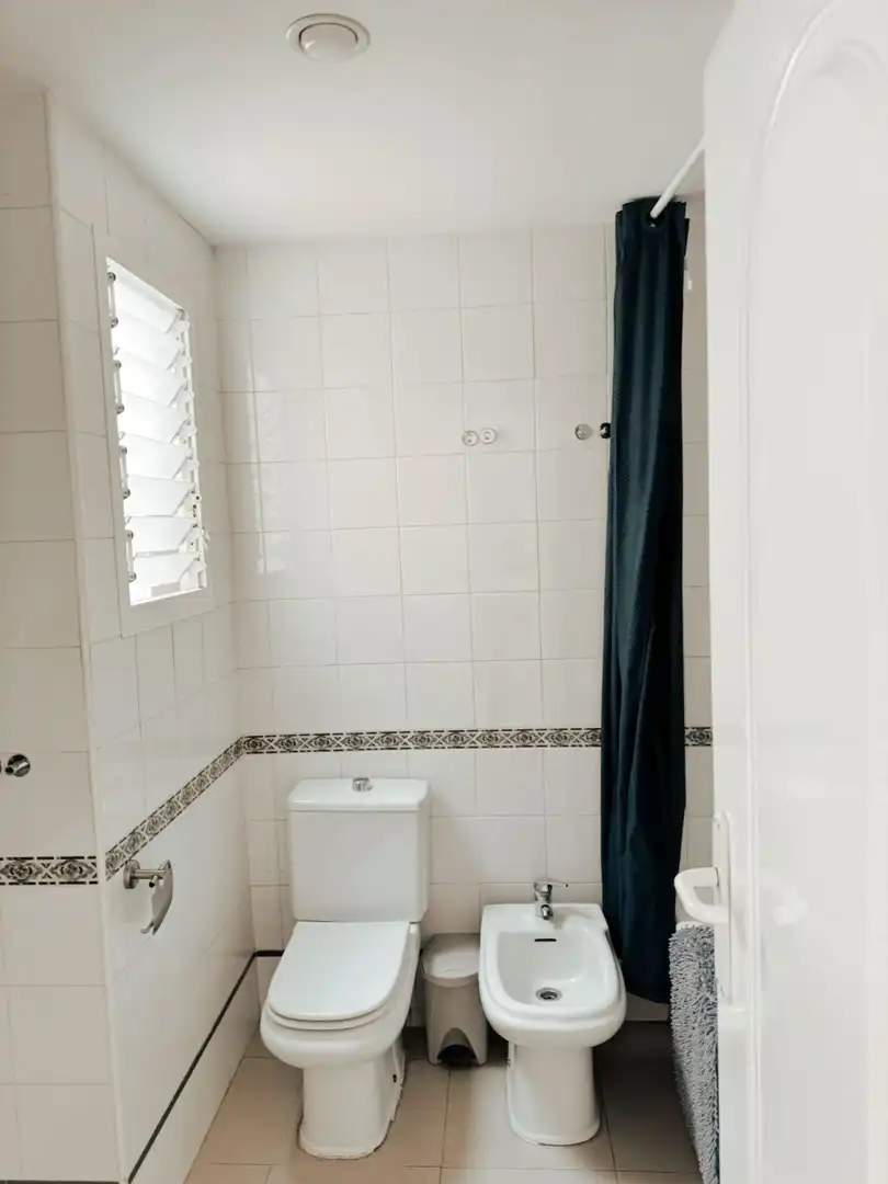 Baño de Piso de alquiler en Alicante / Alacant con Terraza y Amueblado