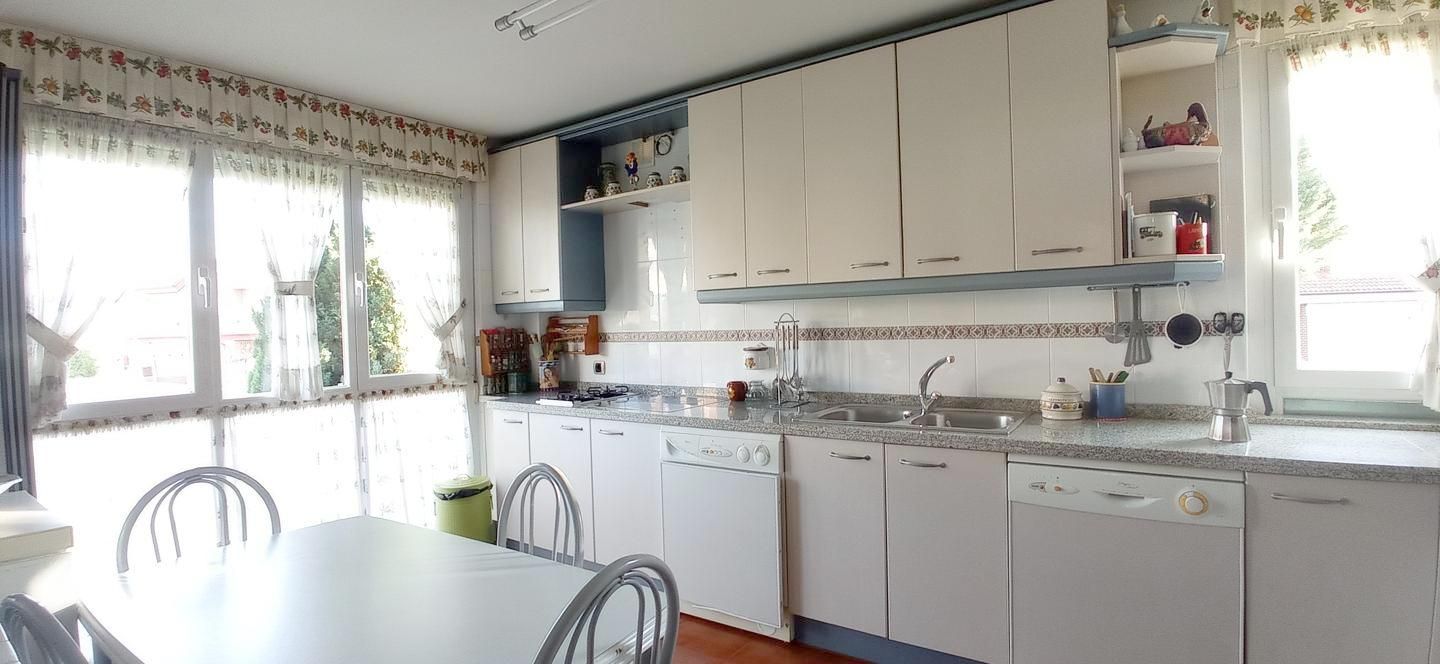 Kitchen of House or chalet for sale in Onzonilla  with Heating, Private garden and Parquet flooring
