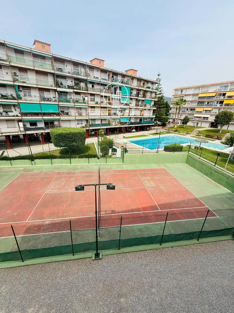 Außenansicht von Wohnung zum Verkauf in Sant Andreu de Llavaneres mit Heizung, Terrasse und Schwimmbad