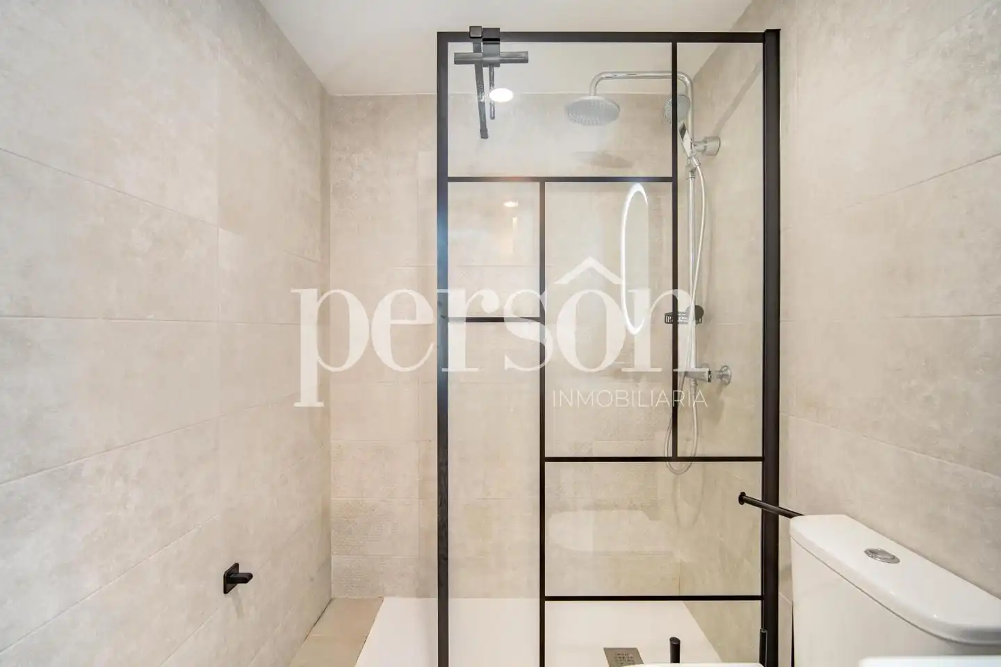 Bathroom of Duplexes for sale in La Pobla de Vallbona  with Air Conditioner, Heating and Terrace