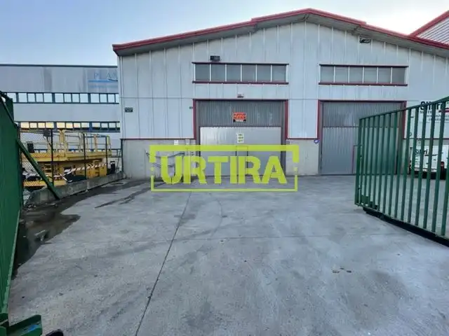 Vista exterior de Nau industrial de lloguer en Lezo