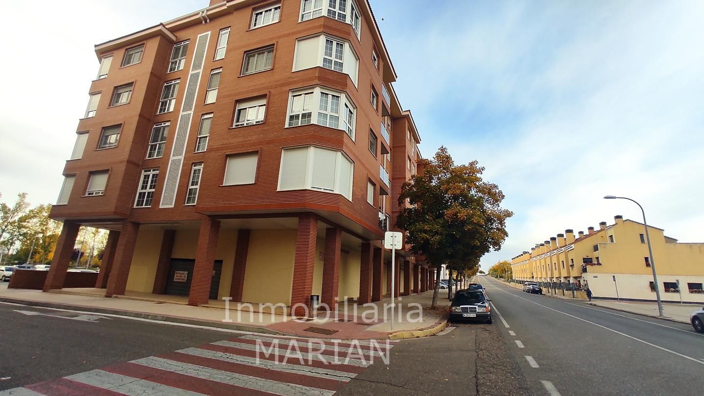 Vista exterior de Garatge en venda en Aranda de Duero