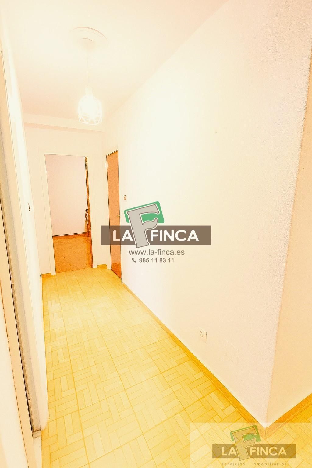 Pis en venda en Oviedo  amb Calefacció, Parquet i Traster