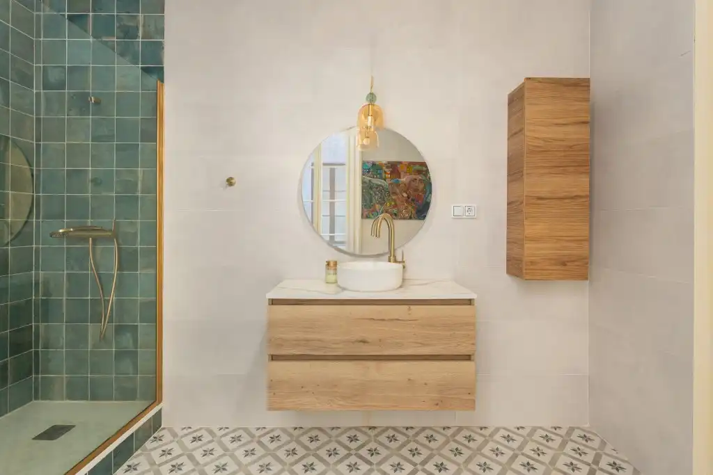 Badezimmer von Wohnungen zum Verkauf in Barcelona mit Heizung, Abstellraum und Balkon