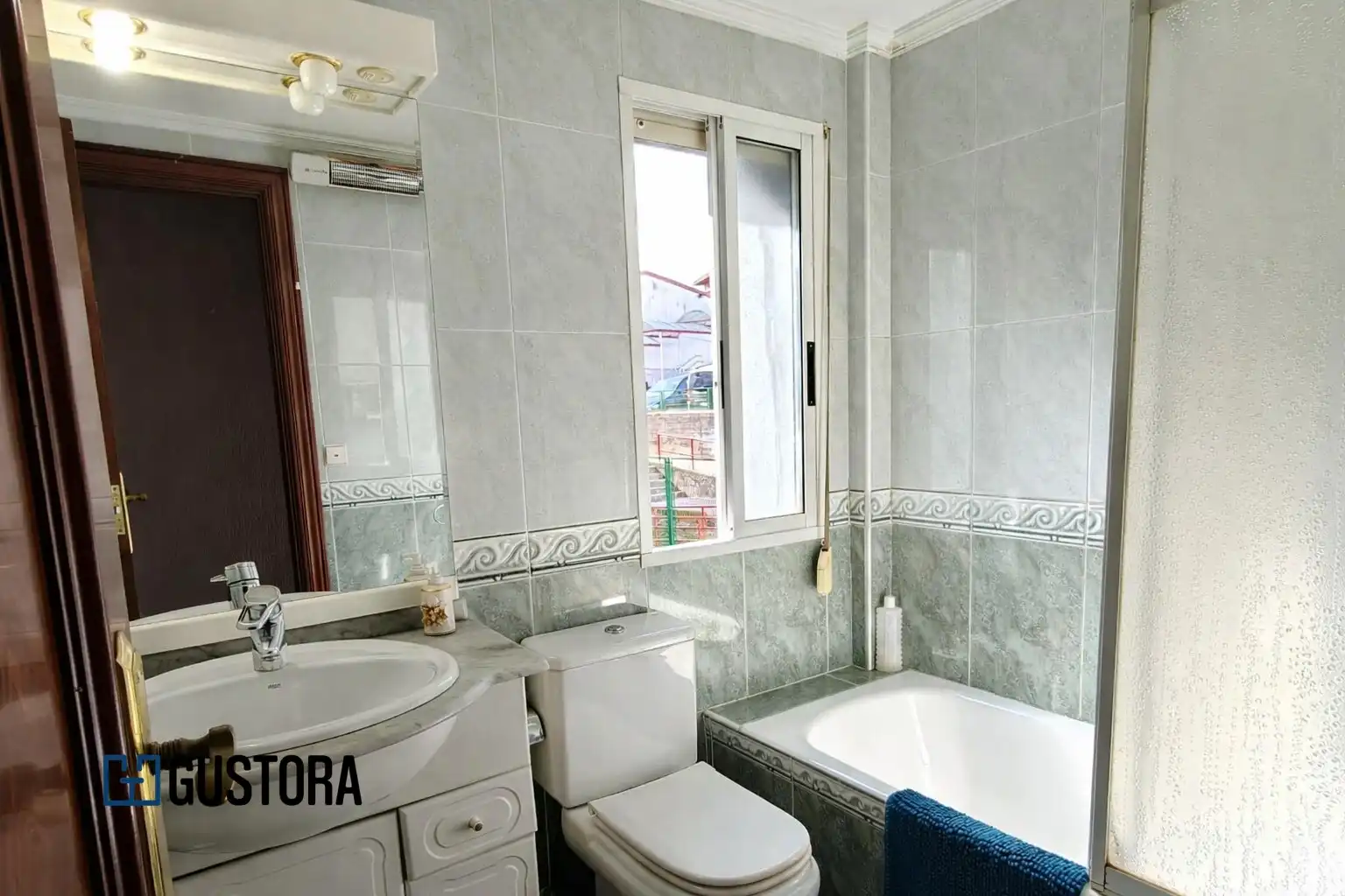 Baño de Piso en venta en Donostia - San Sebastián  con Calefacción, Terraza y Trastero