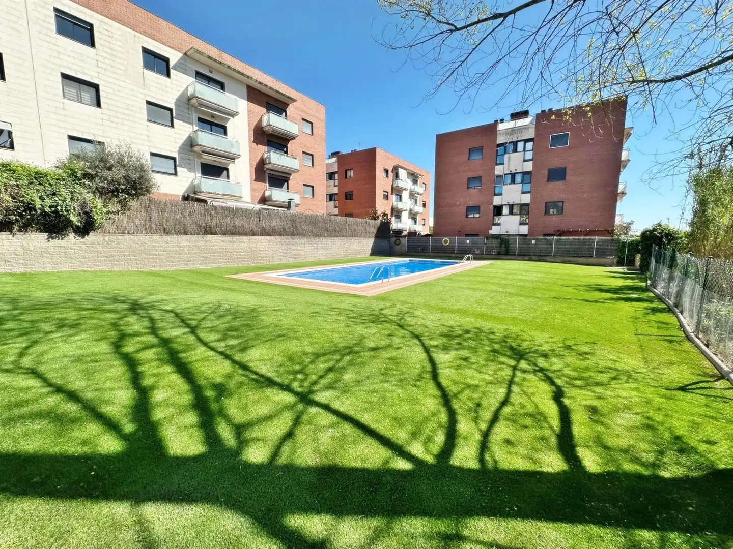Piscina de Piso en venta en Polinyà con Aire acondicionado, Calefacción y Terraza
