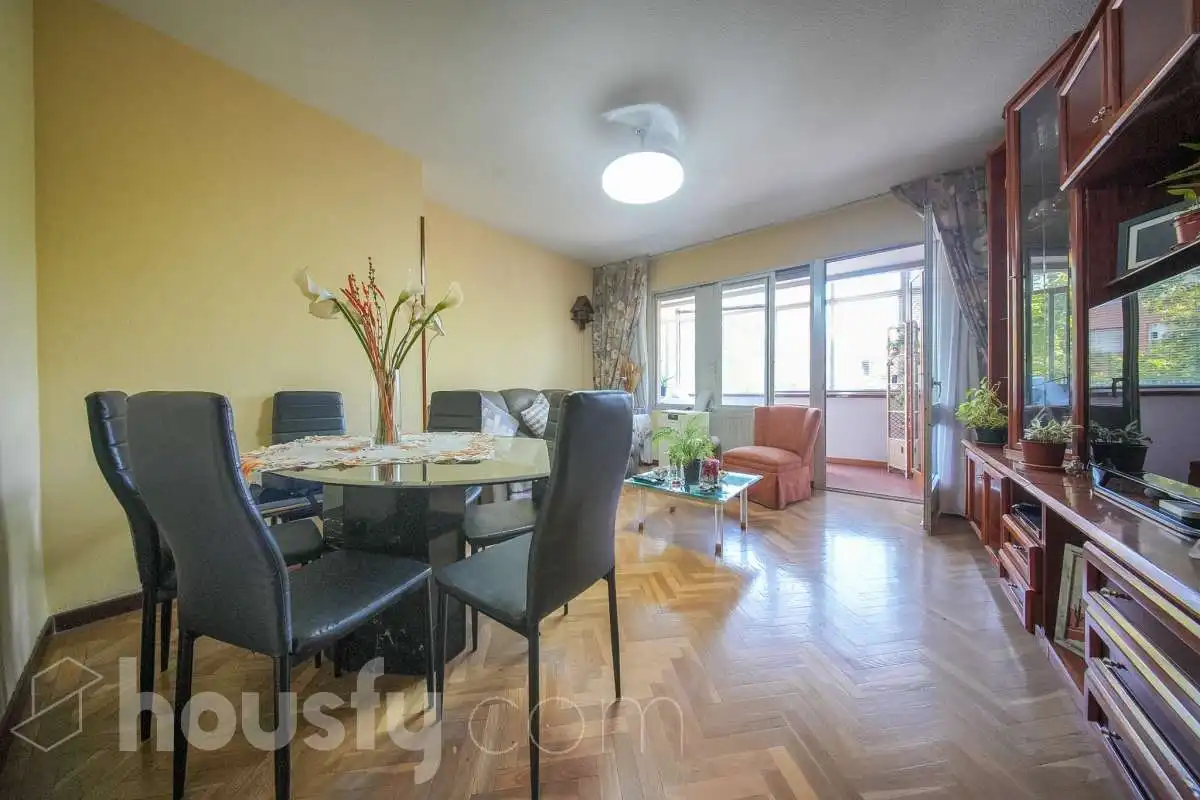 Sala d'estar de Pis en venda en Madrid amb Calefacció, Terrassa i Moblat