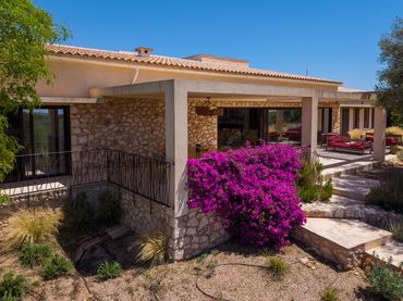 Casa rústica amb piscina en venda a Ses Salines Poble