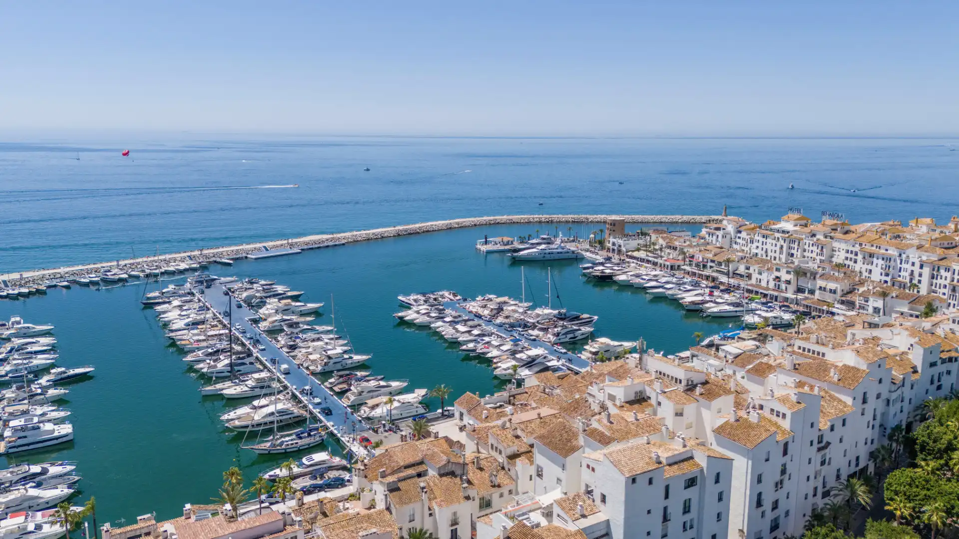 Vista exterior de Apartament en venda en Marbella amb Aire condicionat, Terrassa i Moblat