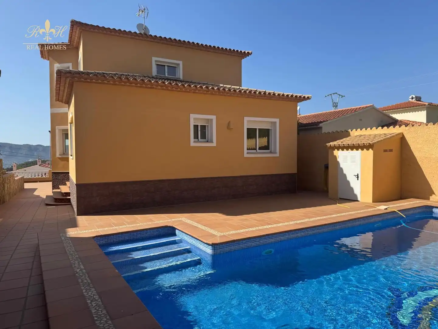 Swimming pool of Houses for sale in L'Alfàs del Pi  with Air Conditioner, Heating and Swimming Pool