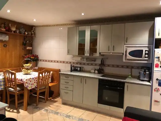 Cuina de Casa o xalet en venda en Camargo amb Terrassa