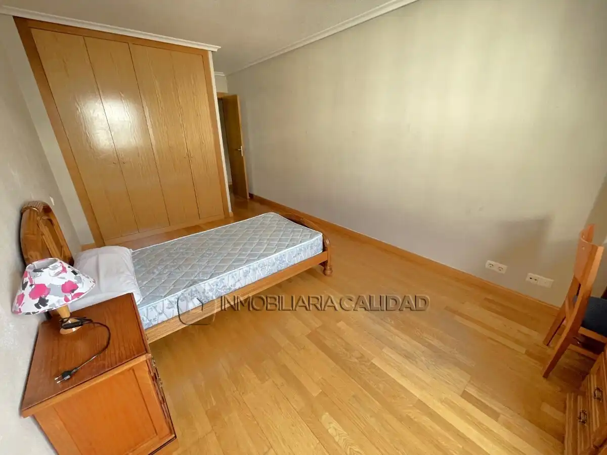 Bedroom of Flat for rent in Burgos  with Heating and Furnished