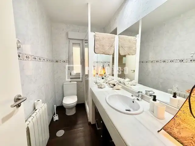 Baño de Piso de alquiler en Madrid con Aire acondicionado, Calefacción y Jardín privado