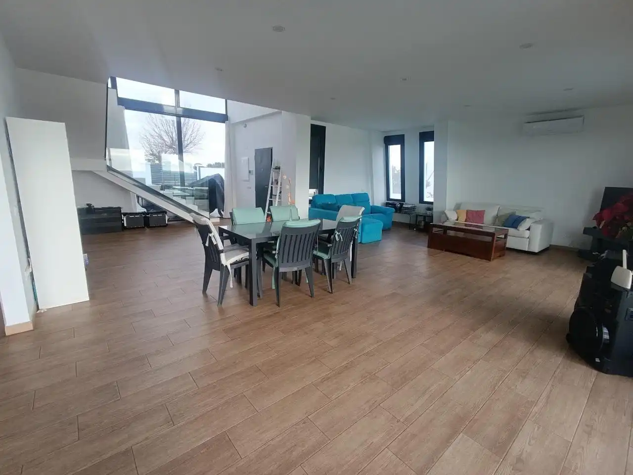 Sala d'estar de Casa o xalet en venda en Puerto Real amb Aire condicionat, Jardí privat i Terrassa