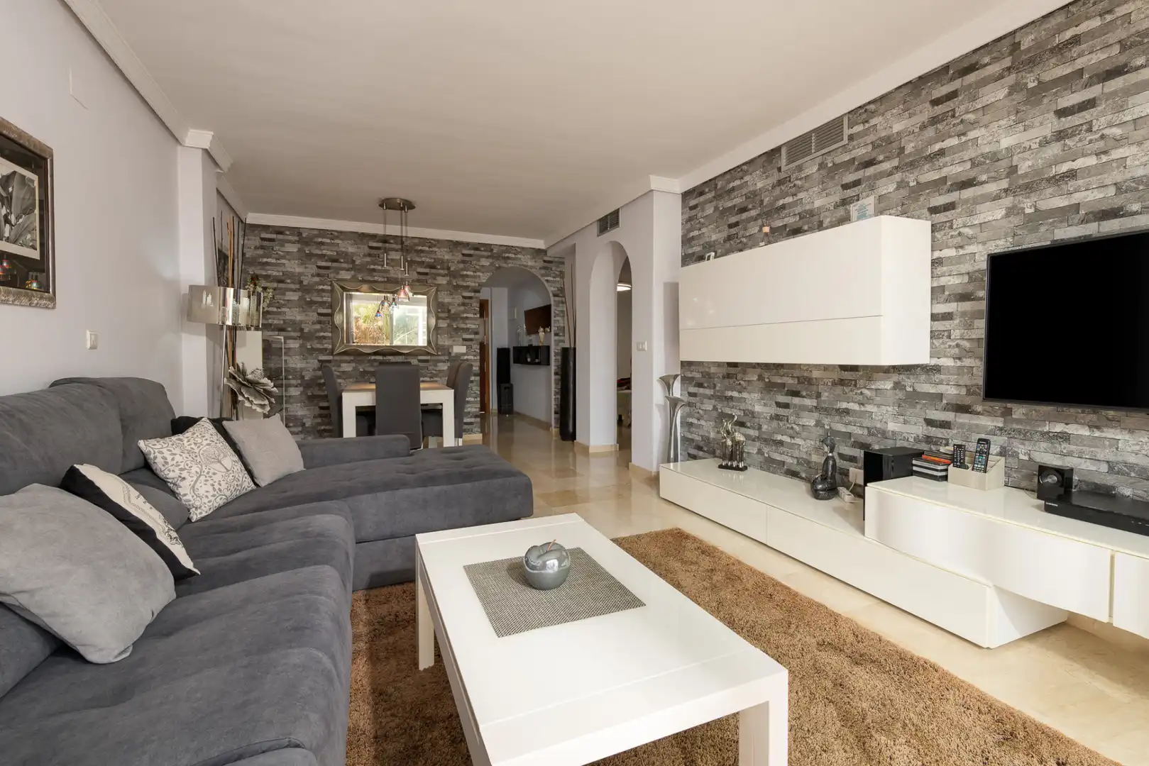 Wohnzimmer von Dachboden zum Verkauf in Estepona mit Klimaanlage, Heizung und Terrasse