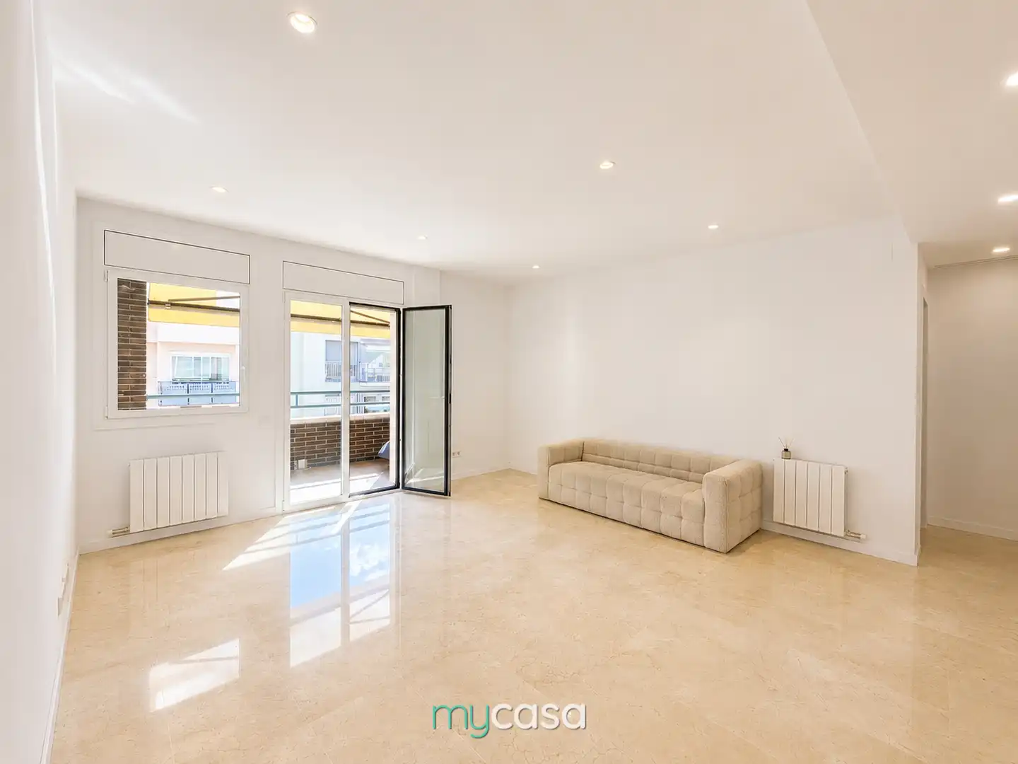 Sala de estar de Piso en venta en Barcelona con Aire acondicionado, Calefacción y Parquet