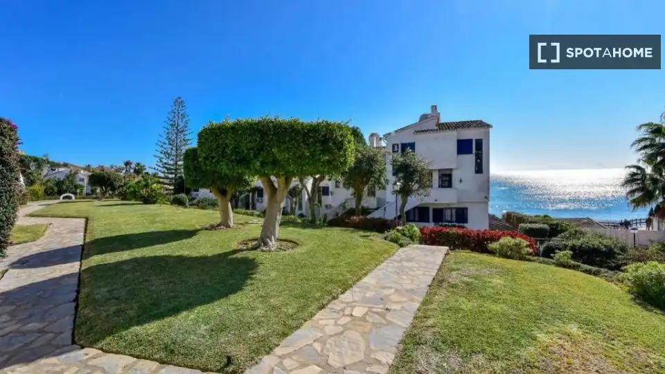 Jardí de Apartament per a compartir en Mijas amb Aire condicionat, Terrassa i Moblat