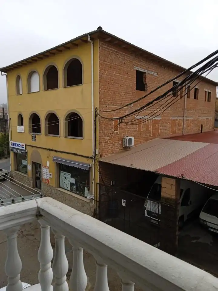 Exterior view of Commercial properties for sale in Jarandilla de la Vera