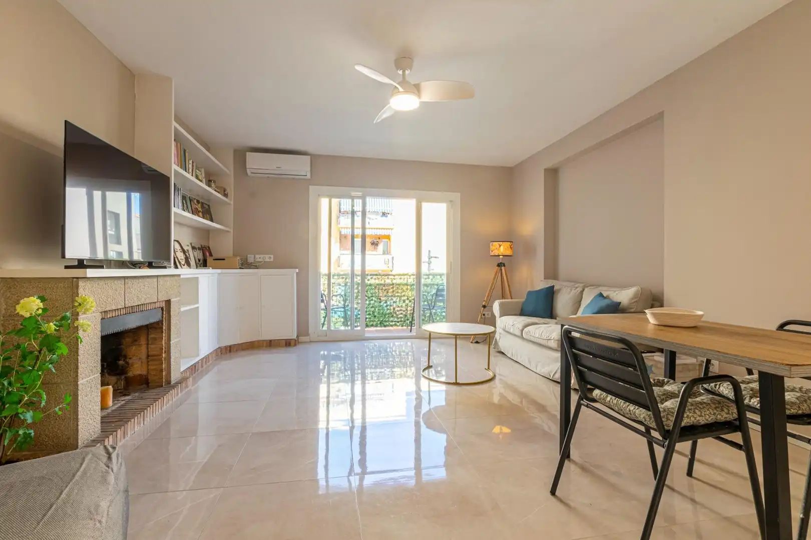 Maisonette mit Terrasse zum Verkauf in Plaça Indústria 3