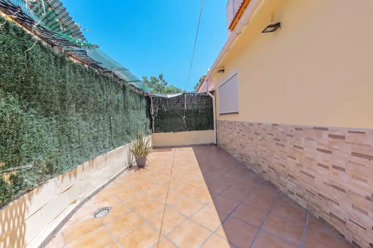 Vista exterior de Casa adosada en venda en Aznalcázar amb Aire condicionat, Calefacció i Jardí privat