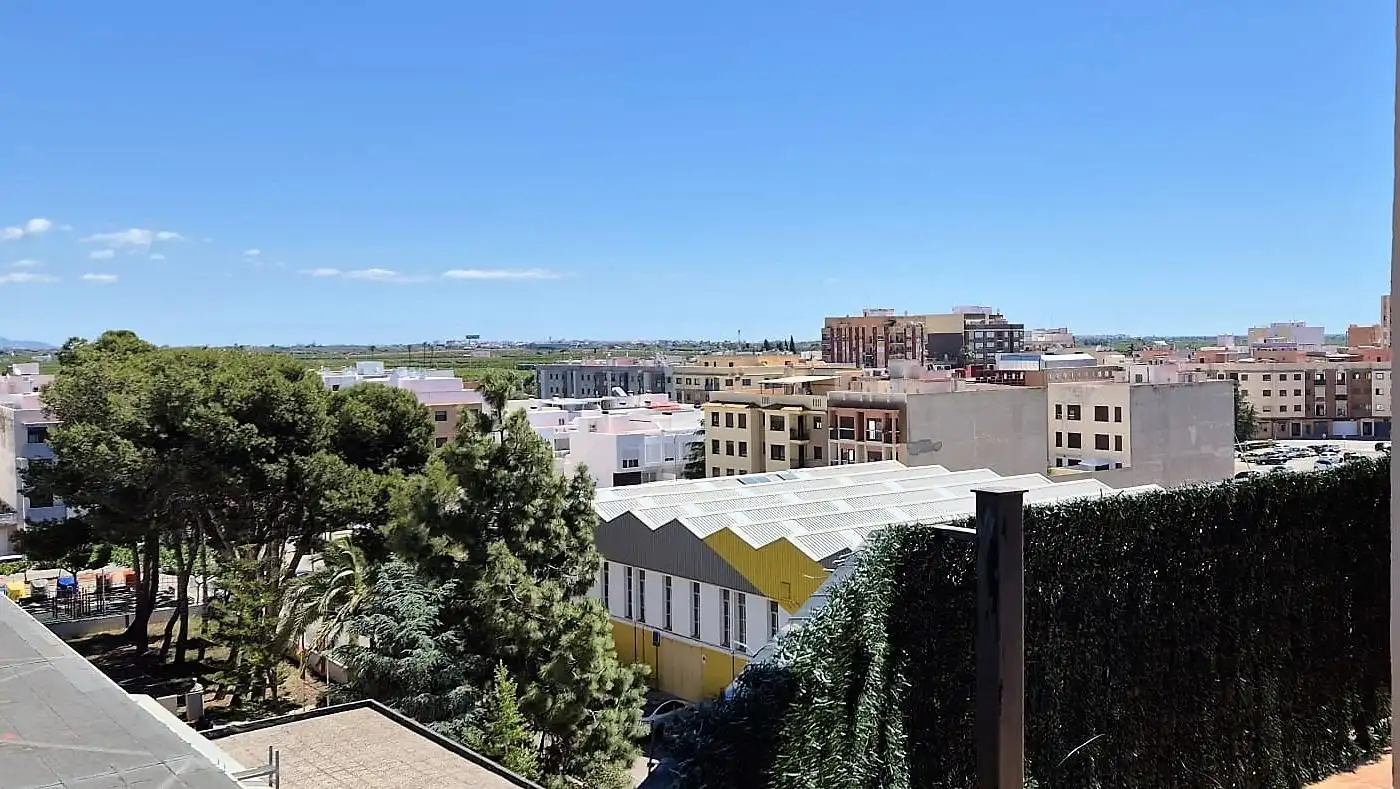 Vista exterior de Ático de alquiler en Nules con Aire acondicionado, Calefacción y Terraza