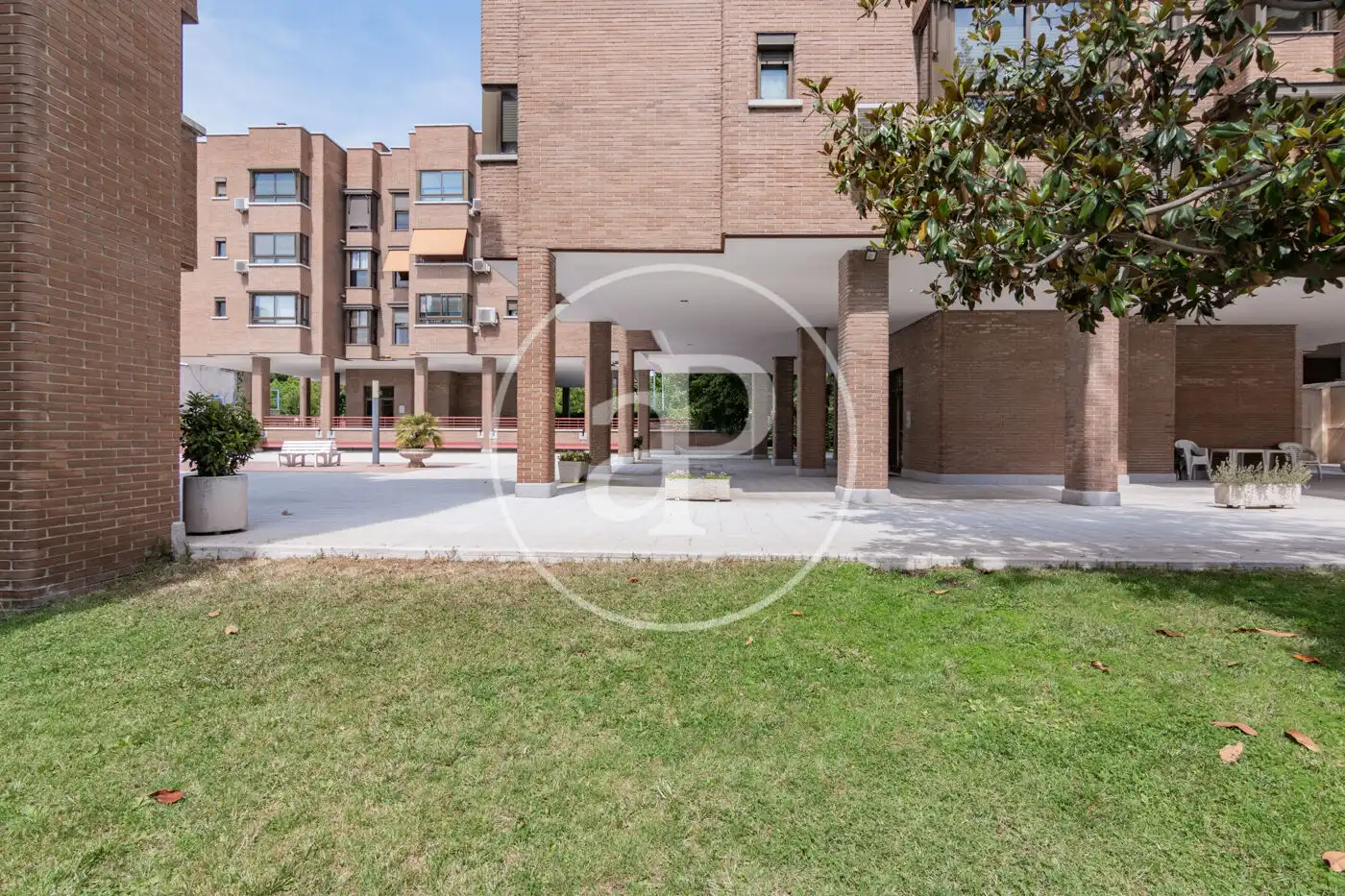 Vista exterior de Àtic de lloguer en Madrid amb Aire condicionat, Calefacció i Jardí privat