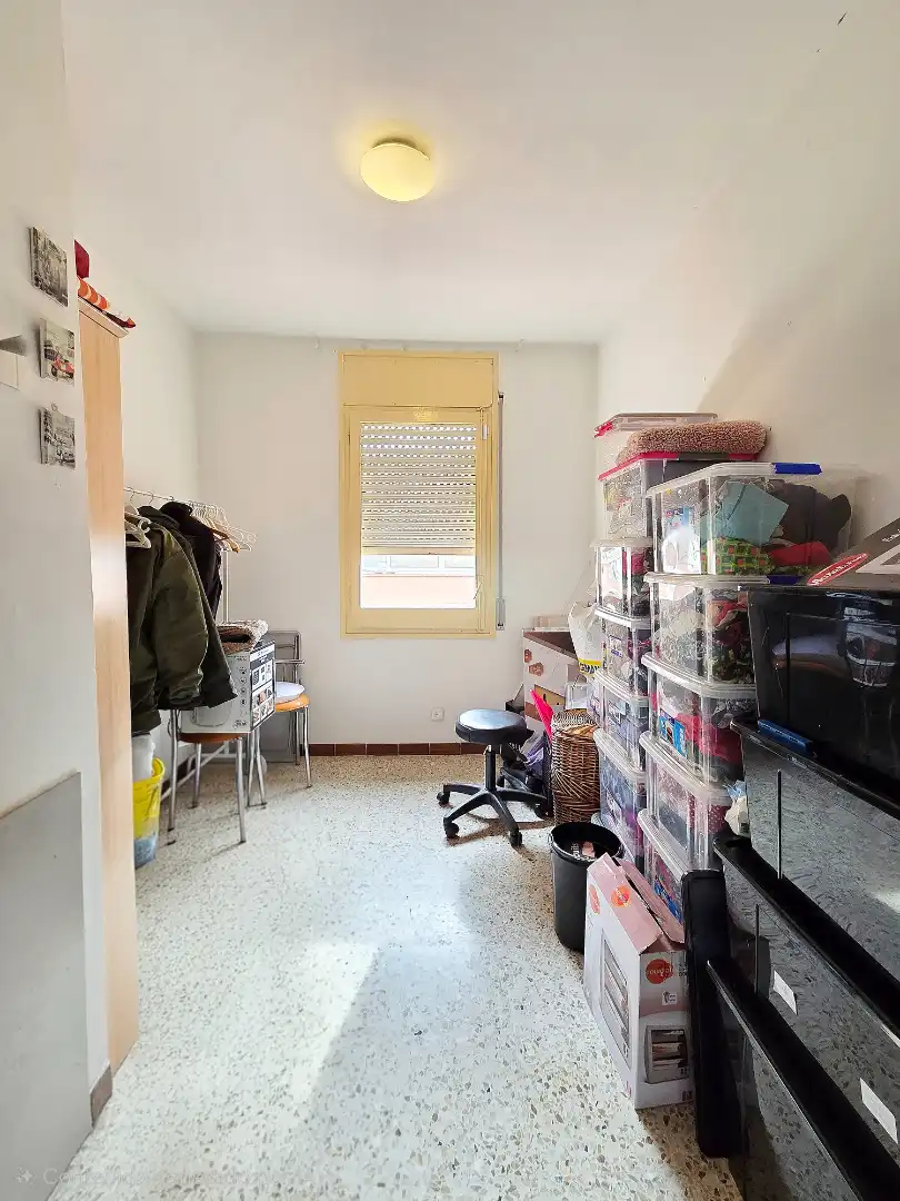 Schlafzimmer von Wohnung zum Verkauf in Cerdanyola del Vallès mit Ofen und Balkon