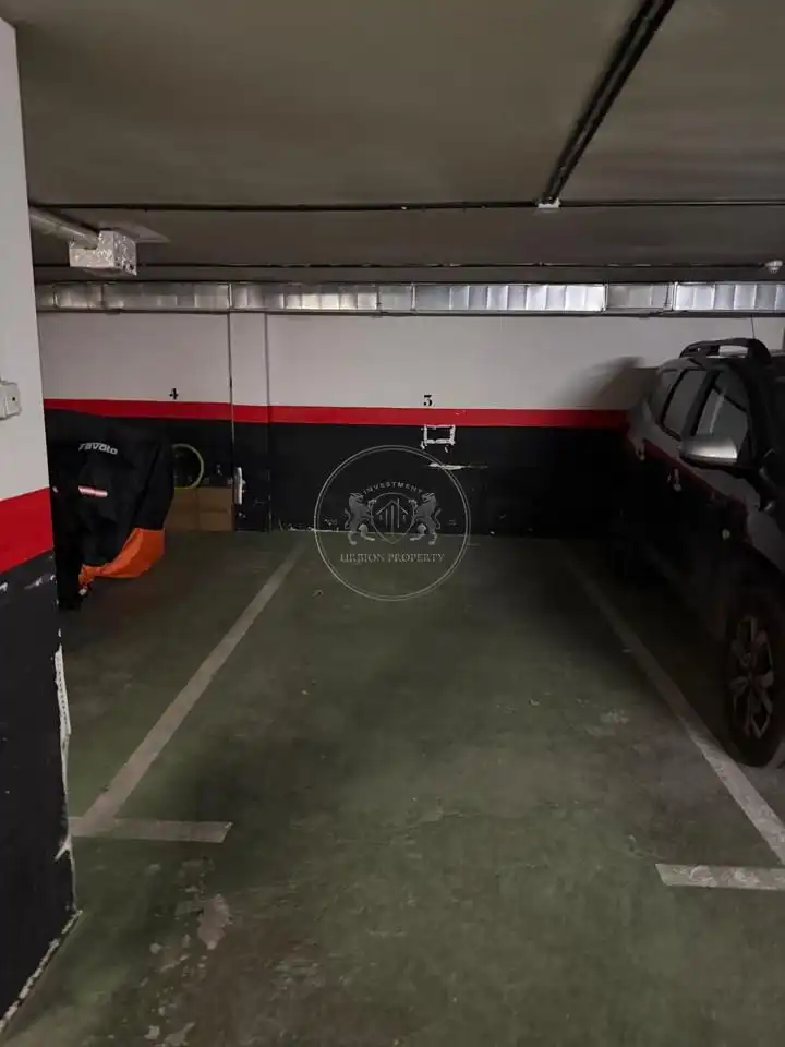 Parking de Apartamento en venta en Madrid con Calefacción y Amueblado