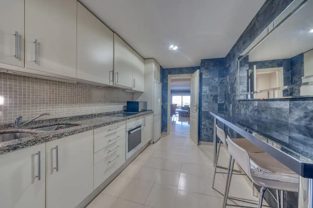 Cocina de Apartamento en venta en Benahavís con Aire acondicionado, Terraza y Piscina comunitaria