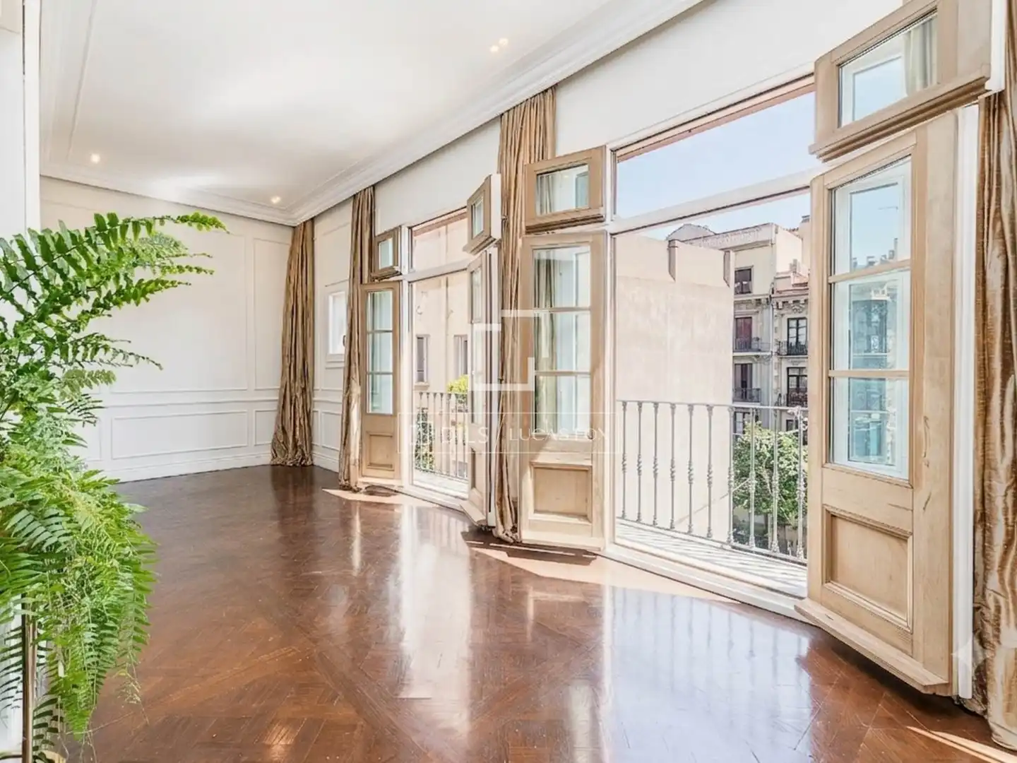 Schlafzimmer von Wohnung zum Verkauf in Barcelona mit Klimaanlage, Parkett und Terrasse