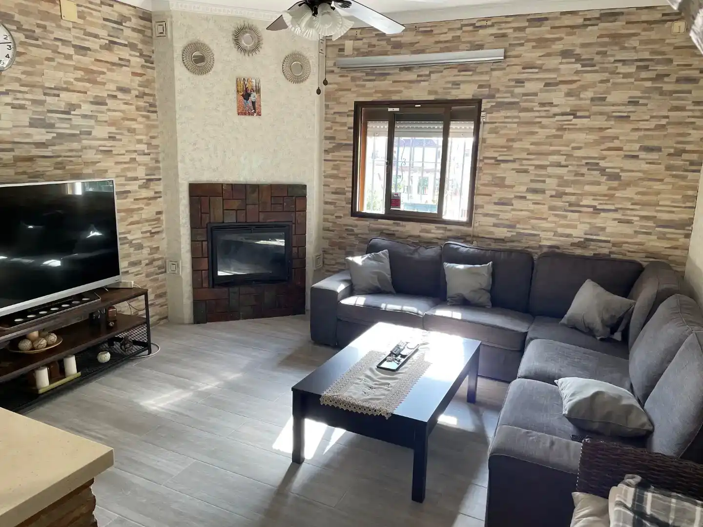 Sala de estar de Casa adosada en venta en Los Barrios con Balcón