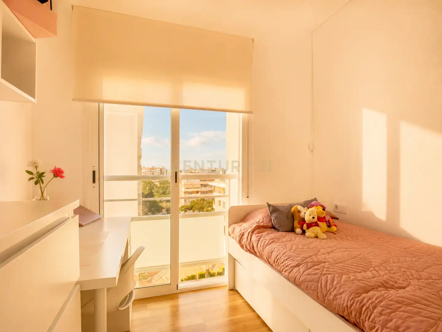 Habitación de Apartamento en venta en Benalmádena con Aire acondicionado, Trastero y Piscina comunitaria