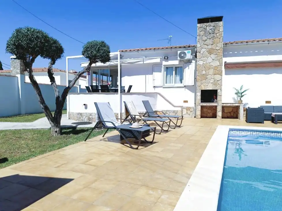Casa con piscina en venta en Riells, imagen 2