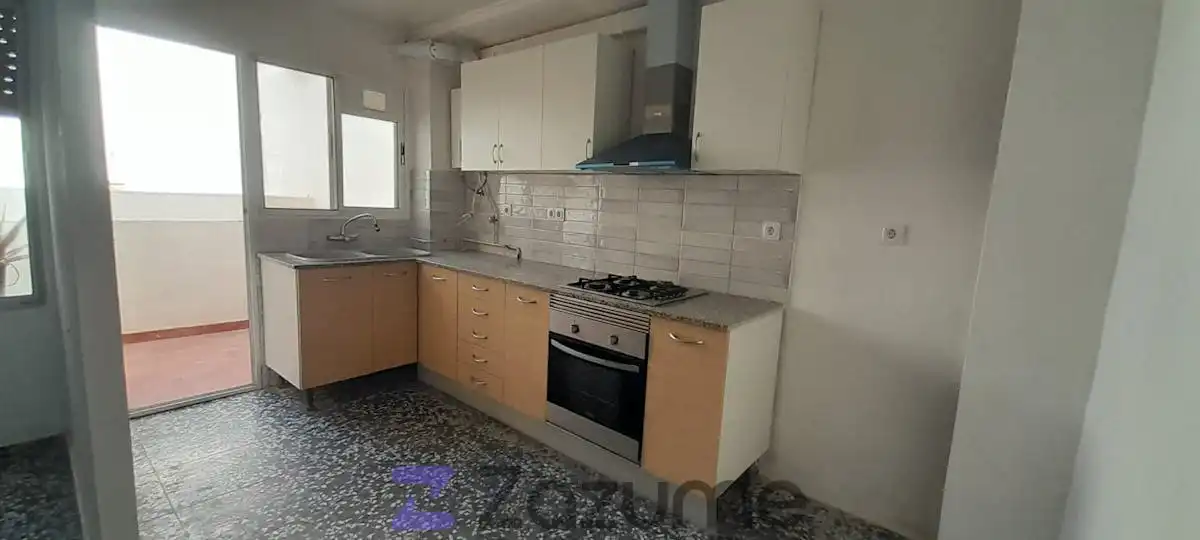 Study for rent in Carrer Sogorb, Centro Puerto