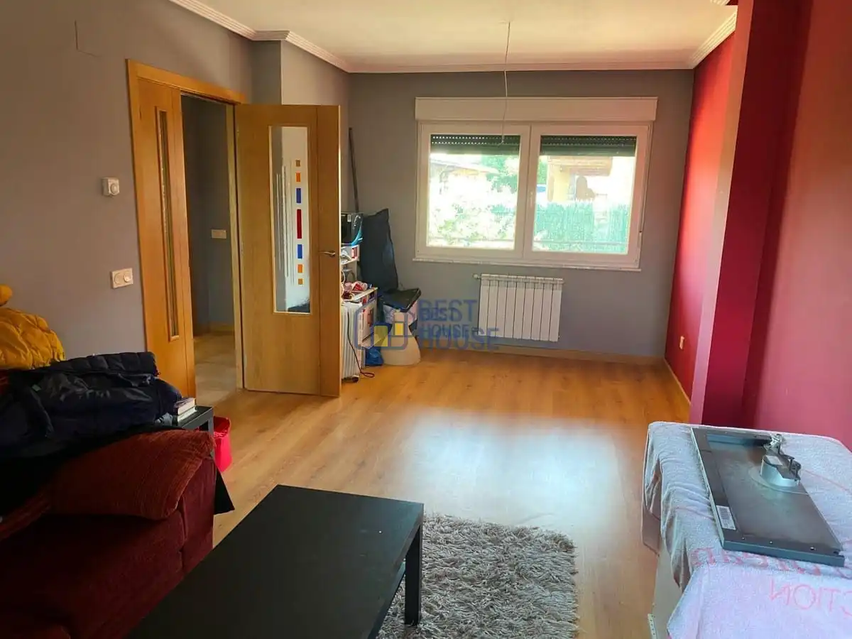 Living room of Detached homes for sale in Onzonilla  with Heating, Private garden and Parquet flooring
