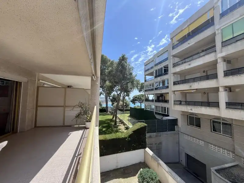 Flat with pool for sale in Mar i Camp - Platja dels Capellans