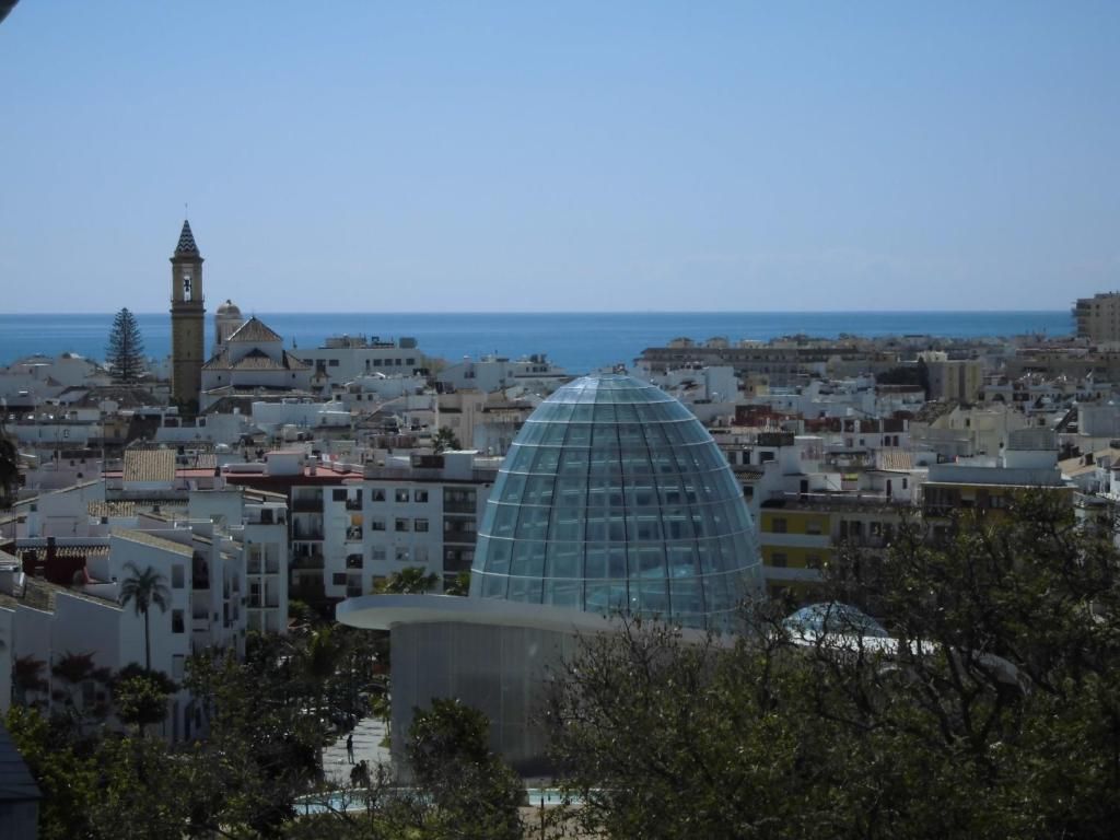 Vista exterior de Pis en venda en Estepona amb Aire condicionat, Terrassa i Moblat