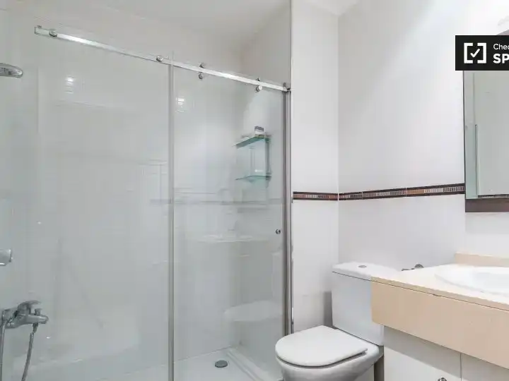 Bathroom of Flat for rent in  Valencia Capital  with Air Conditioner and Balcony