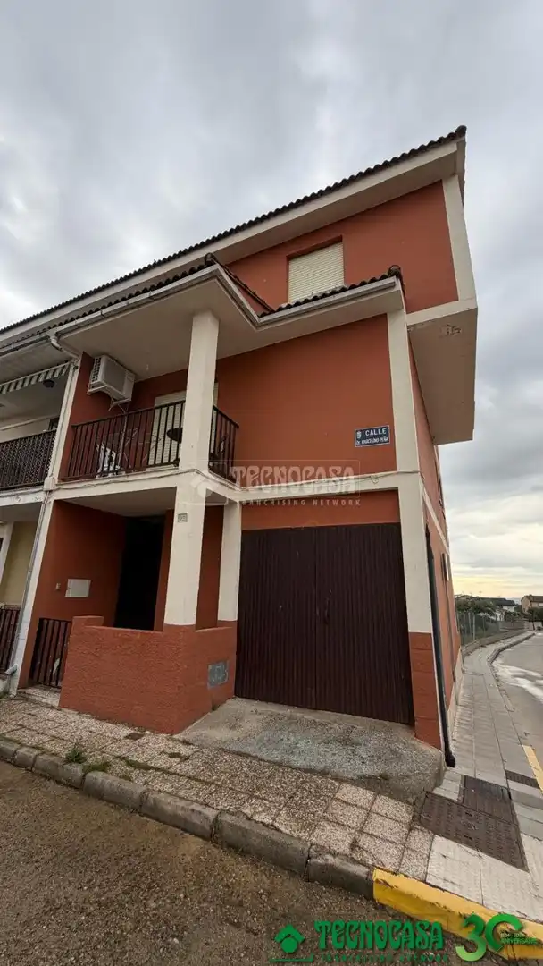 Vista exterior de Casa adosada en venta en Candeleda con Aire acondicionado, Terraza y Balcón