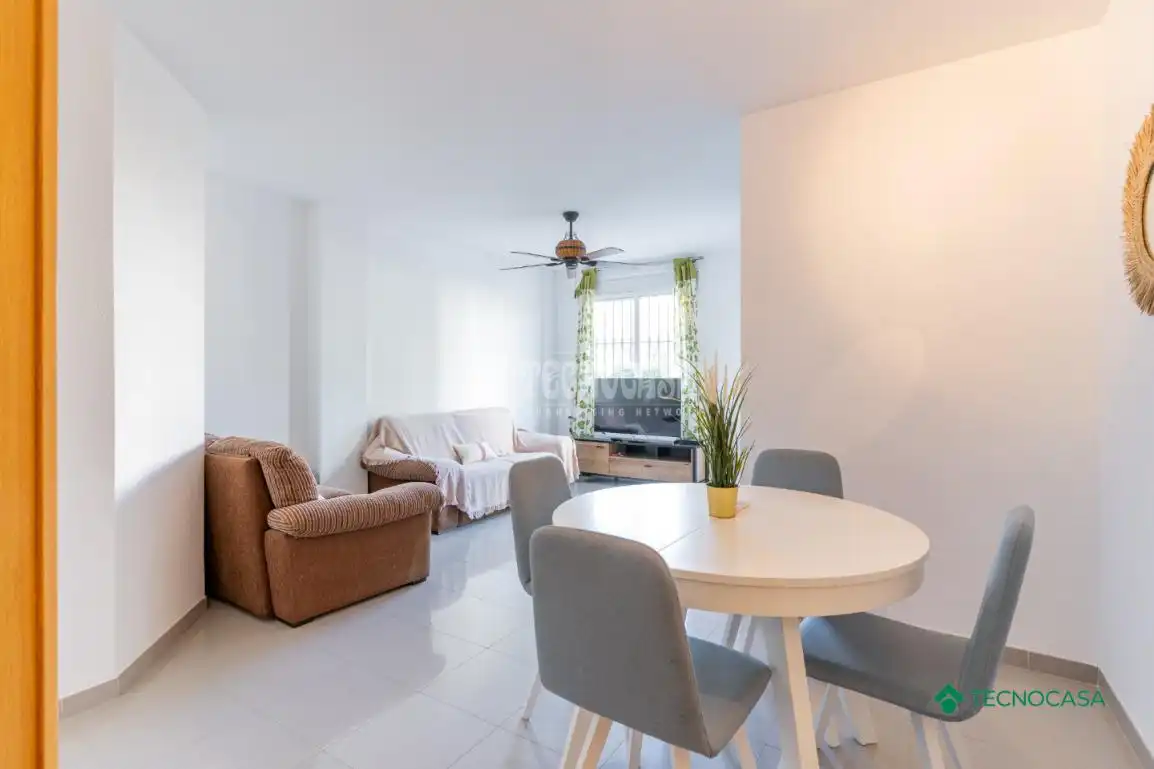 Living room of Flat for sale in Roquetas de Mar