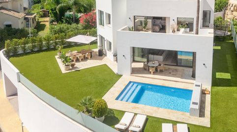 Villa moderna en venta con vistas impresionantes