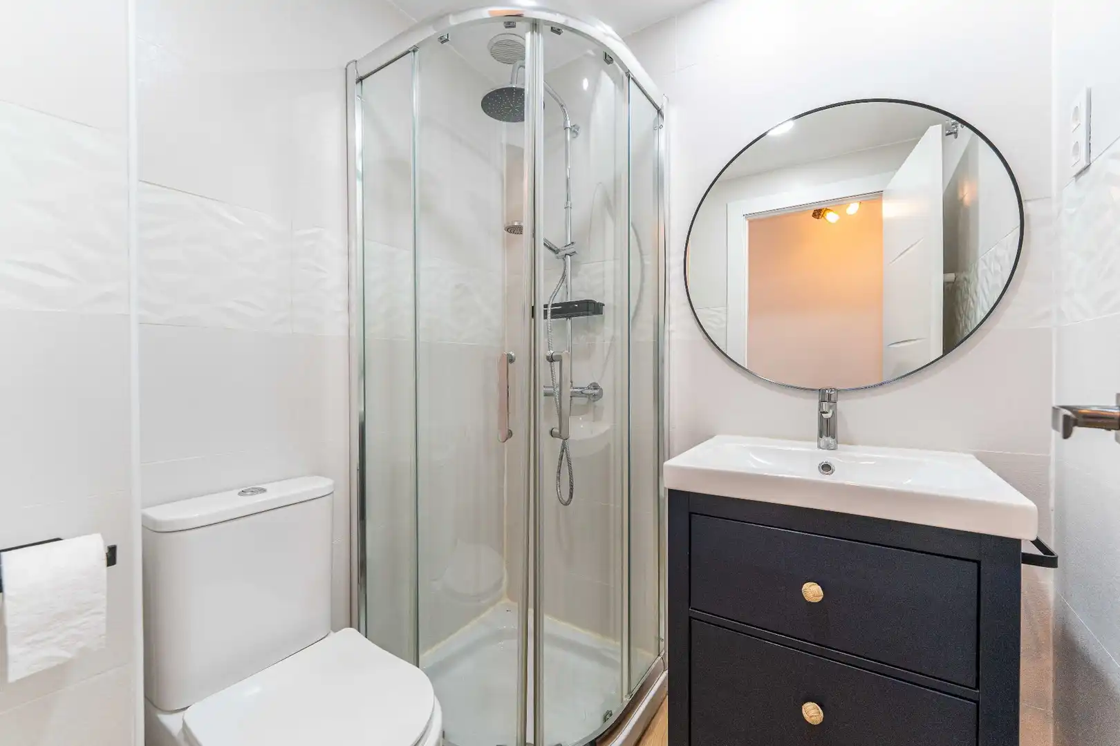 Bathroom of Flat for sale in Leganés  with Air Conditioner, Heating and Storage room