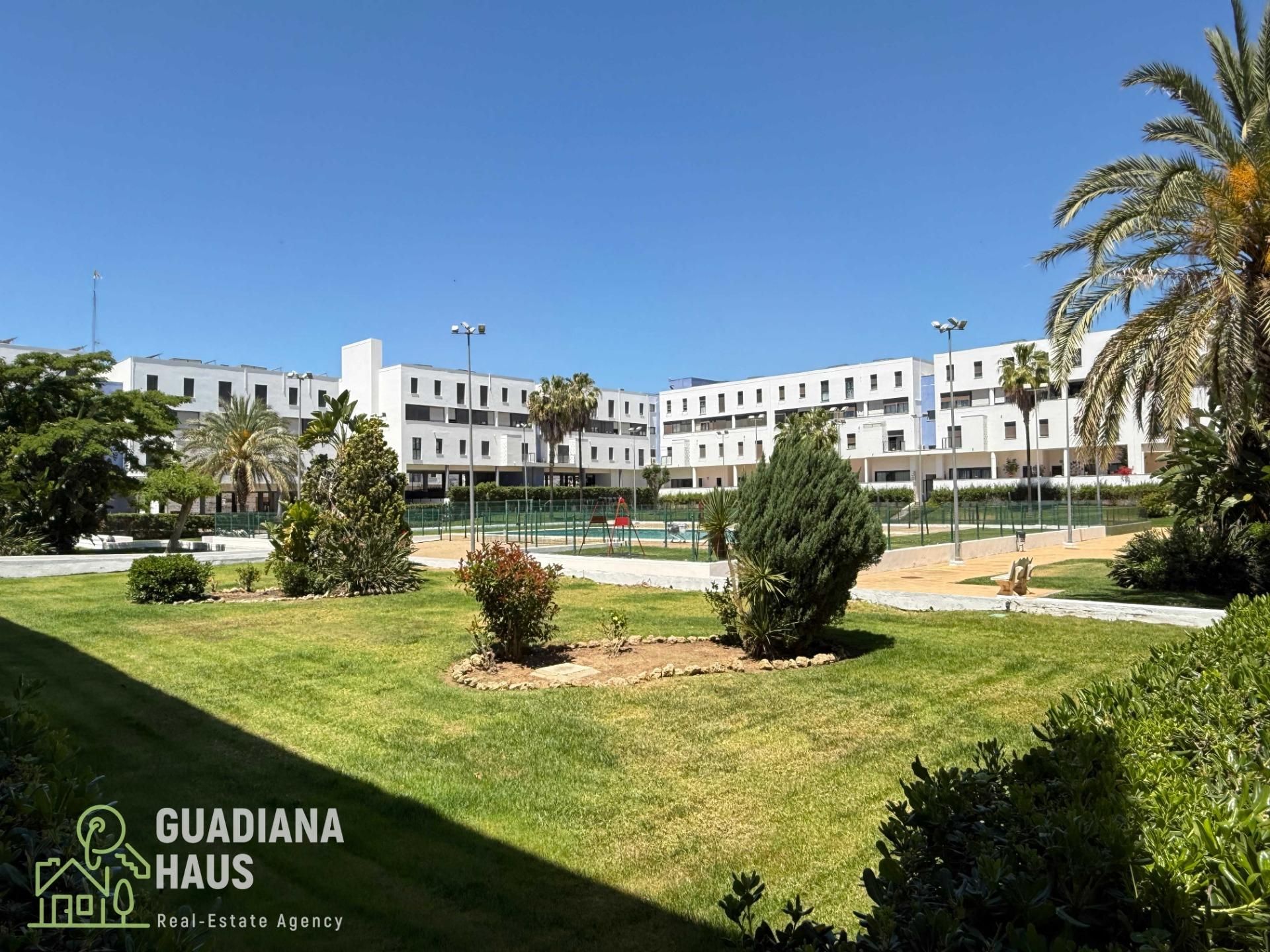 Vista exterior de Apartament en venda en Ayamonte amb Jardí privat, Terrassa i Piscina comunitària