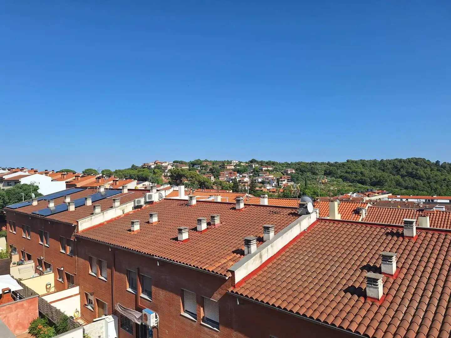 Vista exterior de Casa adosada en venda en Castellar del Vallès amb Aire condicionat, Calefacció i Terrassa