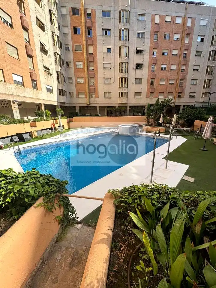 Piscina de Pis de lloguer en Sevilla amb Aire condicionat i Piscina